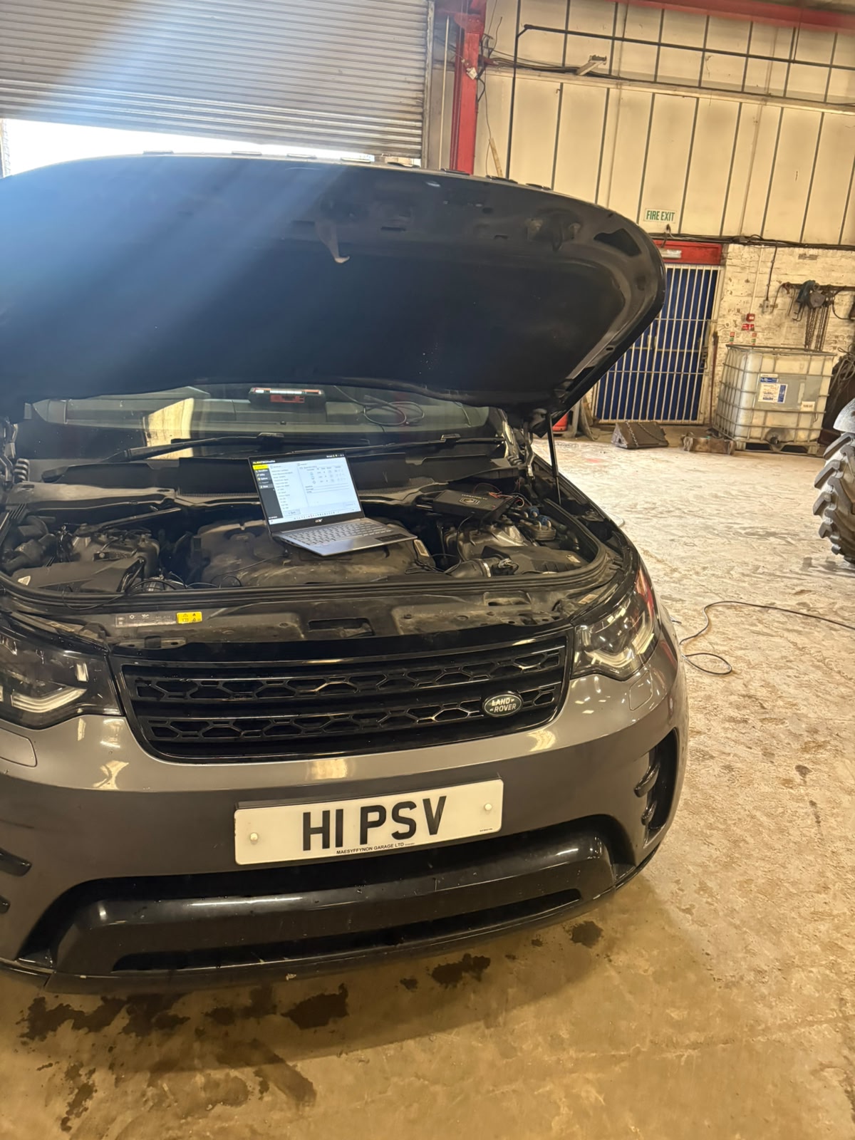 Land Rover Discovery engine bay ECU tuning